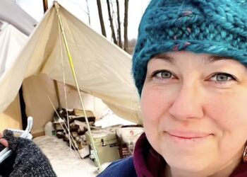 La mujer había empezado a vivir en su tienda de campaña por 90 días, pero como vio que se ahorraba mucho dinero, decidió adoptar este estilo de vida.