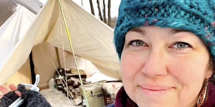 La mujer había empezado a vivir en su tienda de campaña por 90 días, pero como vio que se ahorraba mucho dinero, decidió adoptar este estilo de vida.