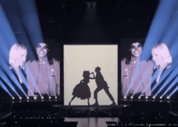La cantante comparte el escenario con su hija Mercy y Bob The Drag Queen. Además, realiza un emotivo homenaje a Michael Jackson. La gira se convierte en un evento icónico con todas las entradas agotadas y momentos memorables en el escenario.