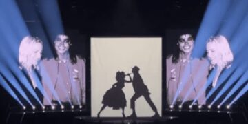 La cantante comparte el escenario con su hija Mercy y Bob The Drag Queen. Además, realiza un emotivo homenaje a Michael Jackson. La gira se convierte en un evento icónico con todas las entradas agotadas y momentos memorables en el escenario.