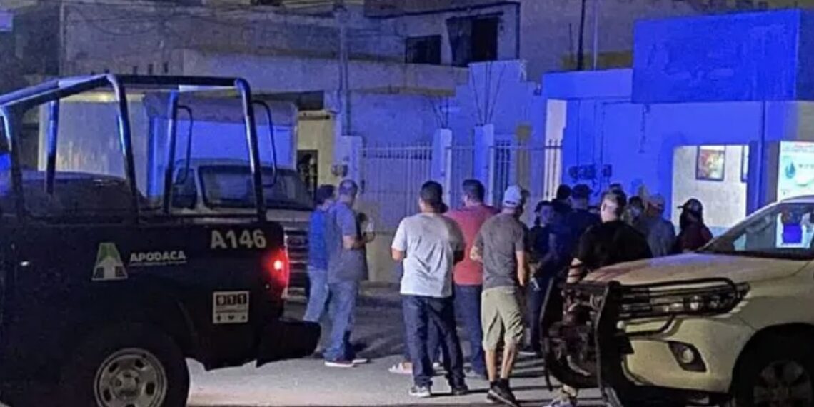 El doble homicidio se registró en un domicilio de la calle Ciprés casi en su cruce con Los Encinos en la colonia Los Encinos en Apodaca Nuevo León