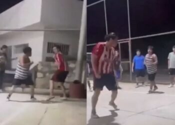 En redes sociales se ha viralizado el video de los jóvenes envueltos en una pelea, mientras testigos los alientan a continuar la violencia.