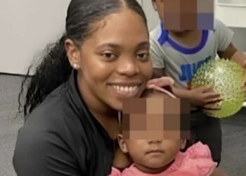 Mujer se lanza de puente tras matar a sus gemelos