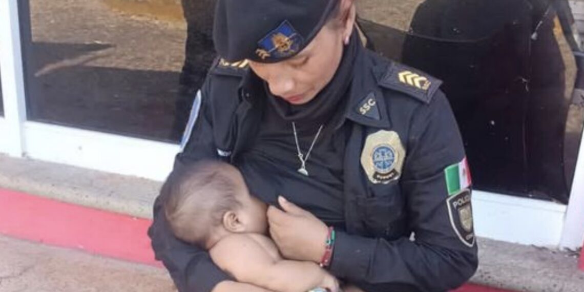 La policía Arizbeth Dionicio se ganó el corazón de los mexicanos quienes aplaudieron la noble acción