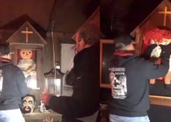 Usuarios de redes temen por las consecuencias que podría haber por mover a la muñeca 'encantada', aún cuando esto fue prohibido por Ed y Lorraine Warren.