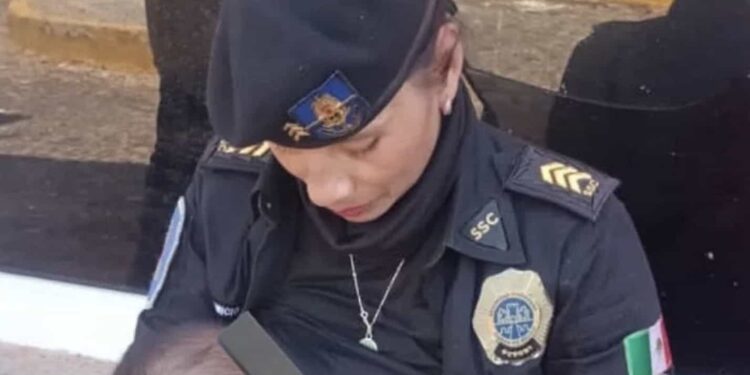 El bebé tenía días sin poder comer, por lo que Arizbeth Dionisio no dudó en alimentarlo.