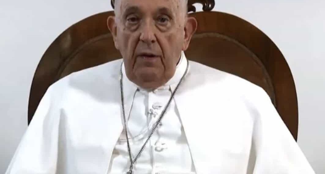 Debido a este complicación en su salud, el Papa Francisco no se asomó a la plaza de San Pedro para compartir el rezo del Ángelus junto a sus fieles.