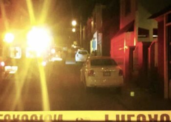 Autoridades de Aguascalientes informaron que un hombre había bañado a su esposa con gasolina para después prenderle fuego y darse a la fuga