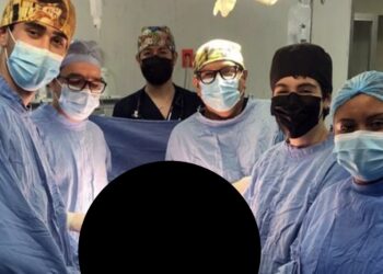 Médicos del IMSS extirpan un tumor de 21 kilos del ovario de una mujer