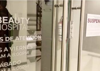 Una mujer de 40 años perdió la vida al someterse a una cirugía estética tras una complicación cardiaca.