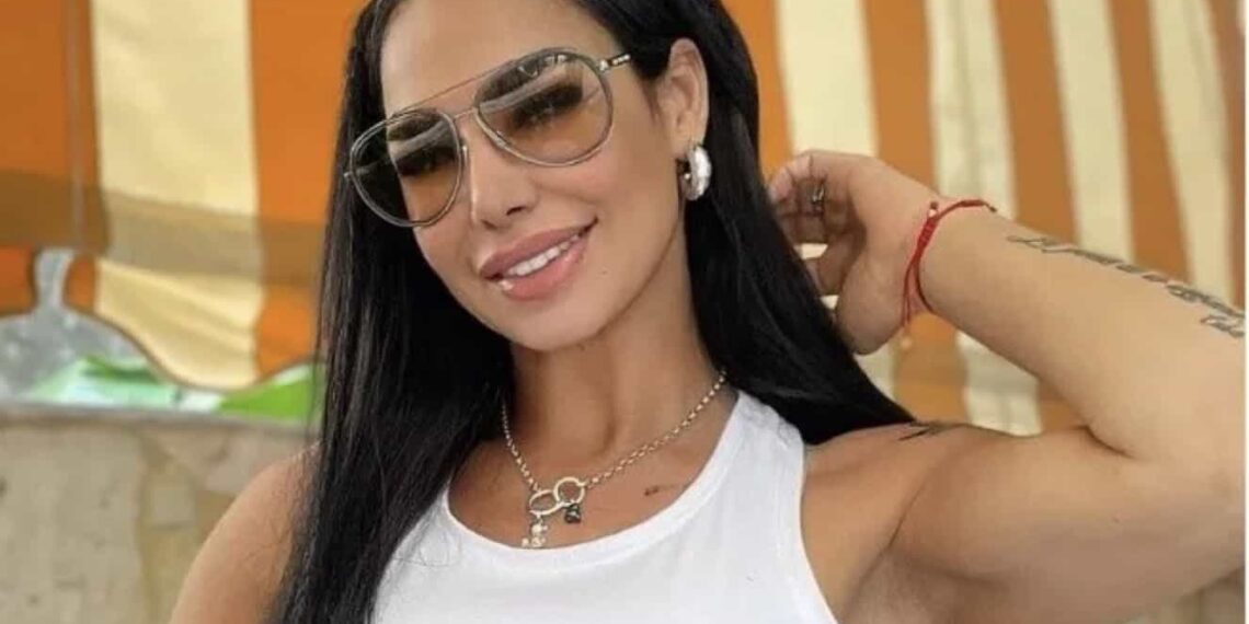 La famosa lució un conjunto rosa deportivo.