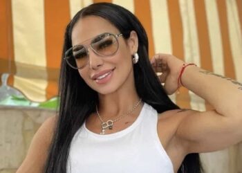 La famosa lució un conjunto rosa deportivo.