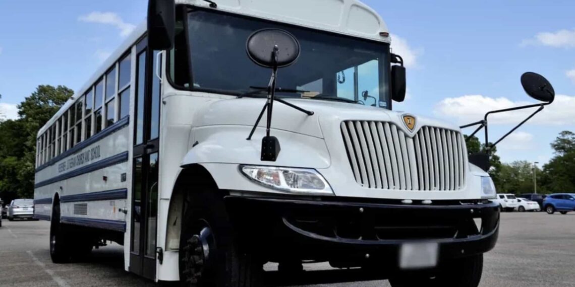 El pequeño estuvo dentro de la unidad por un aproximado de 10 horas; ya hay dos personas detenidas y acusadas de homicidio doloso.