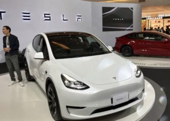El director de diseño de producto de Tesla, Javier Verdura, consideró que los autos eléctricos estarían superando en venta y producción.