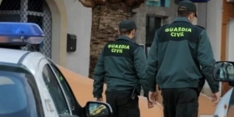 El miembro de la seguridad española era el encargado de los objetos hallados en operación antidroga y gastó el dinero.
