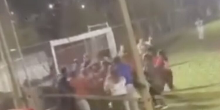 Los equipos de softbol que participaron además de las porras fueron dados de baja del torneo.