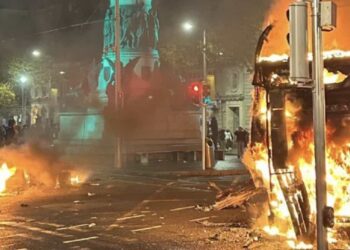 Una de las menores apuñaladas se encuentra en estado grave en un hospital.