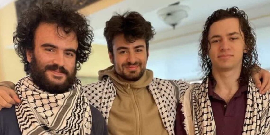 El jefe de policía, Jon Murad, y el alcalde, Miro Weinberger, afirmaron que los estudiantes podrían ser víctimas de un crimen de odio.