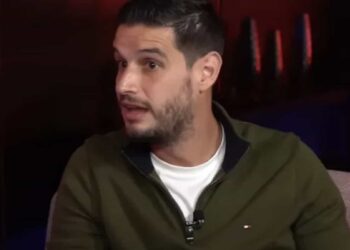 Lo anterior generó polémica en las diferentes redes sociales, donde los seguidores del presentador se hicieron presentes.