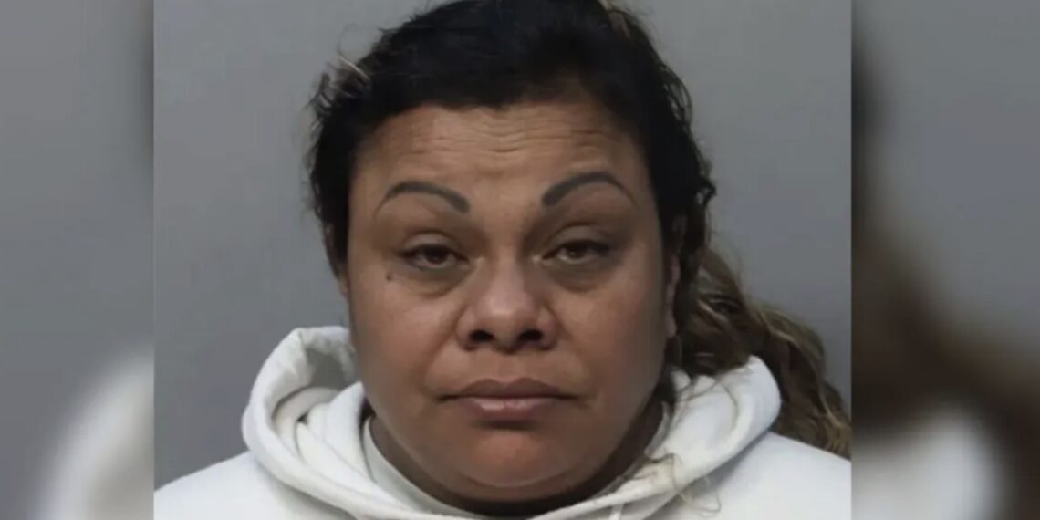 En un arranque de celos, Sandra Jimenez, de 44 años, atacó a su pareja con una aguja antirrábica de sus perros y le perforó el párpado