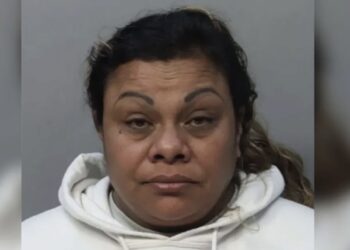 En un arranque de celos, Sandra Jimenez, de 44 años, atacó a su pareja con una aguja antirrábica de sus perros y le perforó el párpado