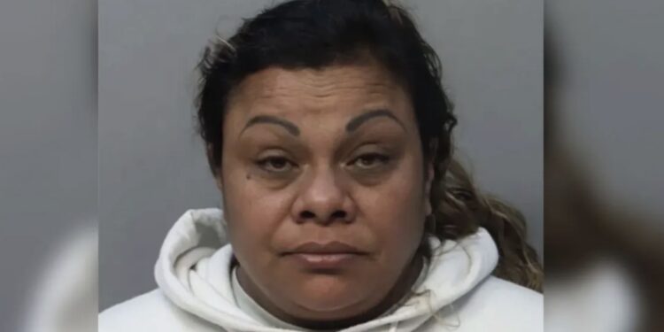 En un arranque de celos, Sandra Jimenez, de 44 años, atacó a su pareja con una aguja antirrábica de sus perros y le perforó el párpado