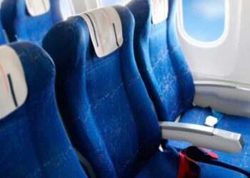 El joven, en anonimato, explicó que en un vuelo de Nueva Zelanda a Los Ángeles