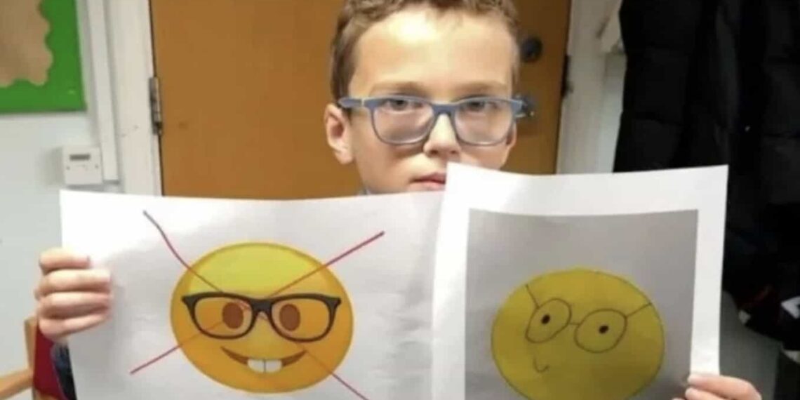 El niño de tan solo 10 años comenzó una petición solicitando a la empresa Apple que modifique el emoji que él percibe como "ofensivo e insultante".