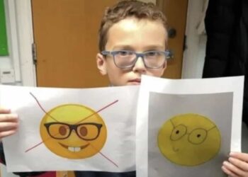 El niño de tan solo 10 años comenzó una petición solicitando a la empresa Apple que modifique el emoji que él percibe como "ofensivo e insultante".