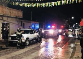 Vecinos caminaban por la zona cuando identificaron un olor fétido, al buscar su origen, descubrieron los cadáveres.