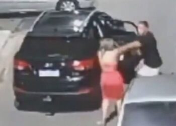 Los hechos ocurrieron el pasado domingo 3 de diciembre en Sao Paulo, Brasil, donde la mujer fue agredida fuera de su auto por su esposo