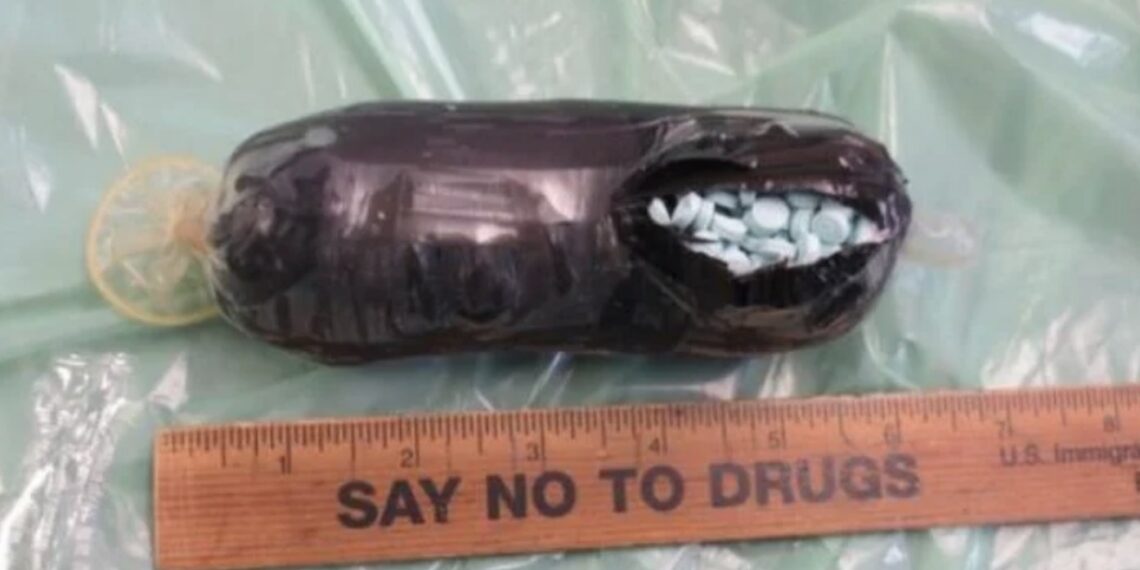 Los carteles mexicanos se han vuelto expertos en redes sociales para llevar su mercancía ilícita a Estados Unidos.