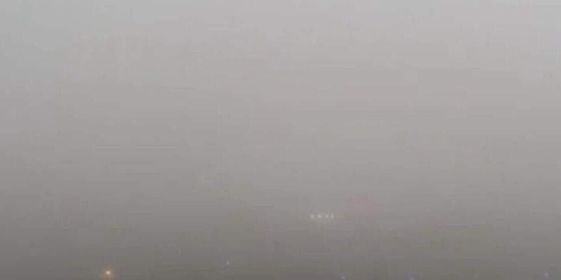 Un vuelo que iba de la ciudad de Monterrey fue desviado a Veracruz por esta situación.