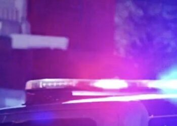 El hombre fue trasladado a un hospital tras sufrir quemaduras de primer y segundo grado.