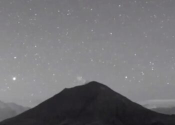 El objeto logró mantenerse en movimiento sobre él volcán aproximadamente un minuto y algunos segundos.