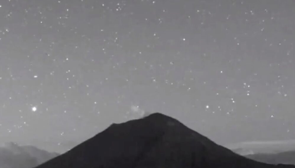 El objeto logró mantenerse en movimiento sobre él volcán aproximadamente un minuto y algunos segundos.