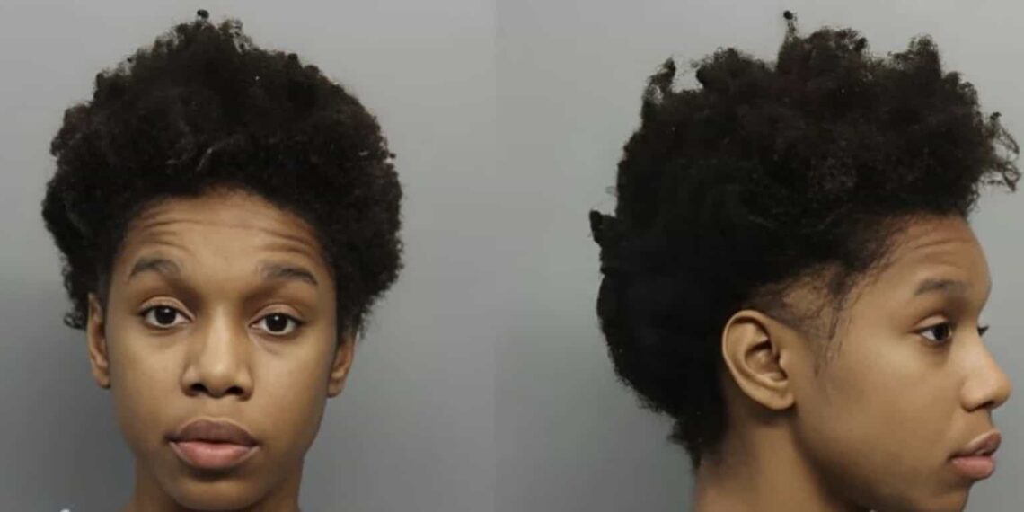 Destiny Lenai antes de quemar el auto donde estaba el hombre, le pidió dinero para arreglar su vehículo.