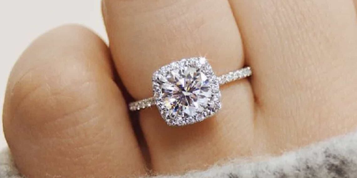 La mujer había llamado a la policía luego de no enocontrar el anillo donde lo dejó.