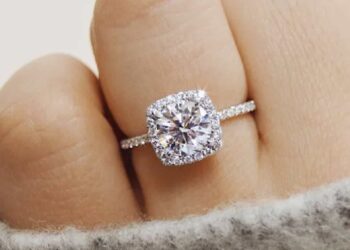 La mujer había llamado a la policía luego de no enocontrar el anillo donde lo dejó.