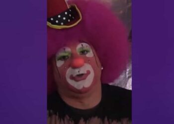 El comediante dijo que no se arrepiente de hacer comedia con temas delicados como lo del incendio de la Guardería ABC, ni con temas personales.