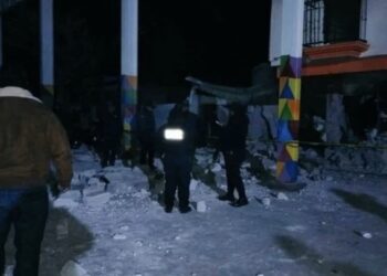 Se menciona que una de las víctimas sería un trompetista de un grupo musical que estaba en plena actividad cuando se registró el estallido.