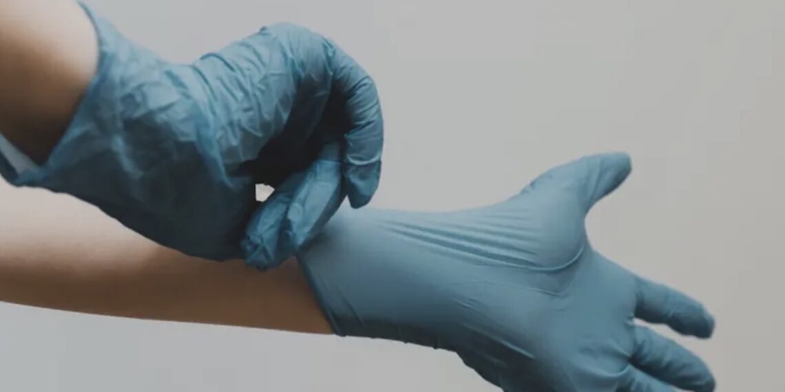 El hombre fue acusado por varios delitos de violencia sexual y hasta de una violación, por los cuales ofrecía descuentos o cirugías gratis para pagar el silencio.