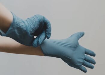 El hombre fue acusado por varios delitos de violencia sexual y hasta de una violación, por los cuales ofrecía descuentos o cirugías gratis para pagar el silencio.