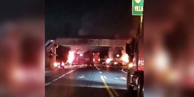 Llos tabasqueños vivieron momentos de tensión a raíz de una serie de acciones realizadas por grupos armados en distintos puntos del estado.