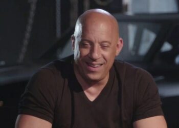 La exasistente acusa al actor de haber abusado de ella en 2010 y de hacer que la despidieran.