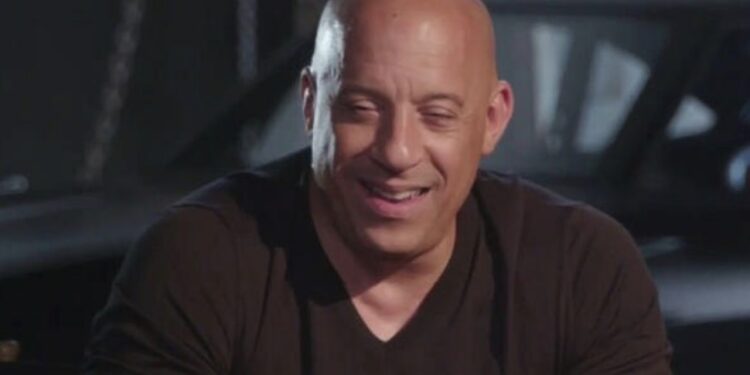 La exasistente acusa al actor de haber abusado de ella en 2010 y de hacer que la despidieran.