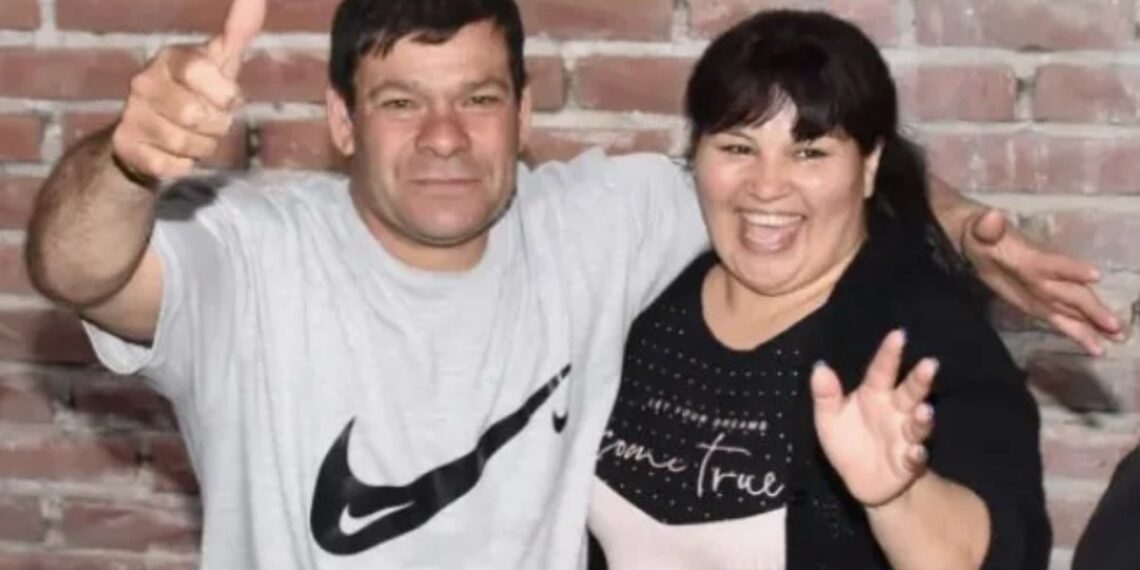 El doble homicidio ocurrió en Mar de Plata, Argentina donde el agresor, Víctor Figueroa, se presentó con su esposa, Rosana Coronel a una cena familiar