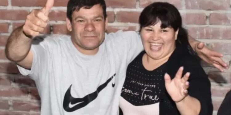 El doble homicidio ocurrió en Mar de Plata, Argentina donde el agresor, Víctor Figueroa, se presentó con su esposa, Rosana Coronel a una cena familiar