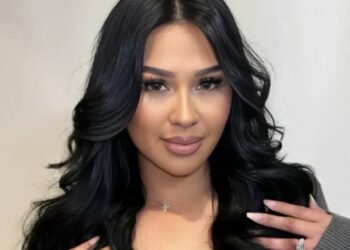 La mujer recibió varios disparos días después de obtener una orden de alejamiento contra su marido.