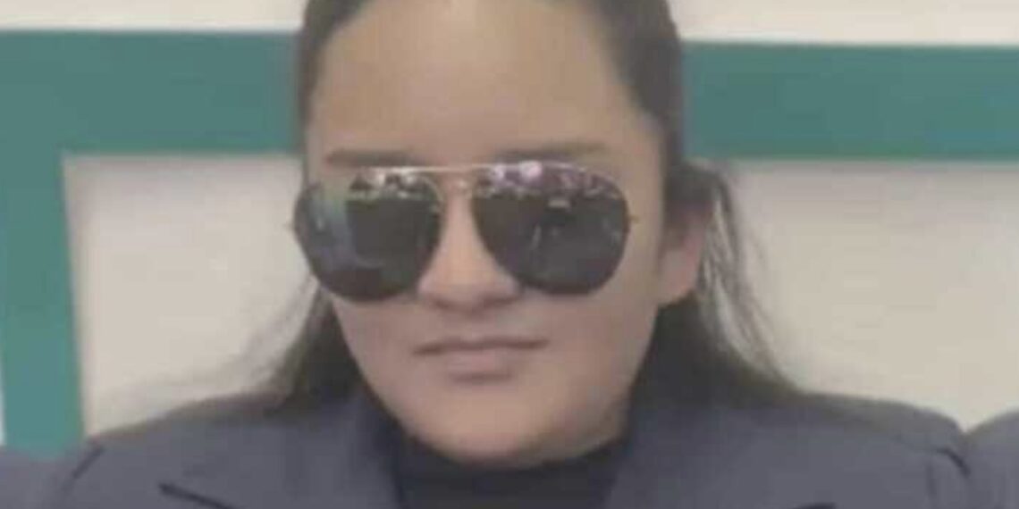 Una estudiante del Conalep en Veracruz creó maquillaje para invidentes que como ella buscan lucir bien. Actualmente ofrece labiales y planea expandirse.